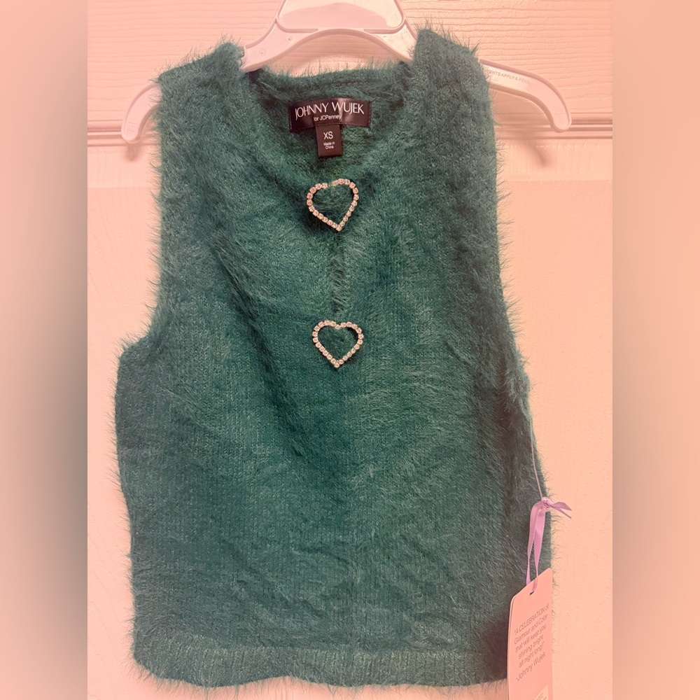 JCPenney Green Fuzzy Crop Top with Heart Accents size XS - Picture 2 of 6